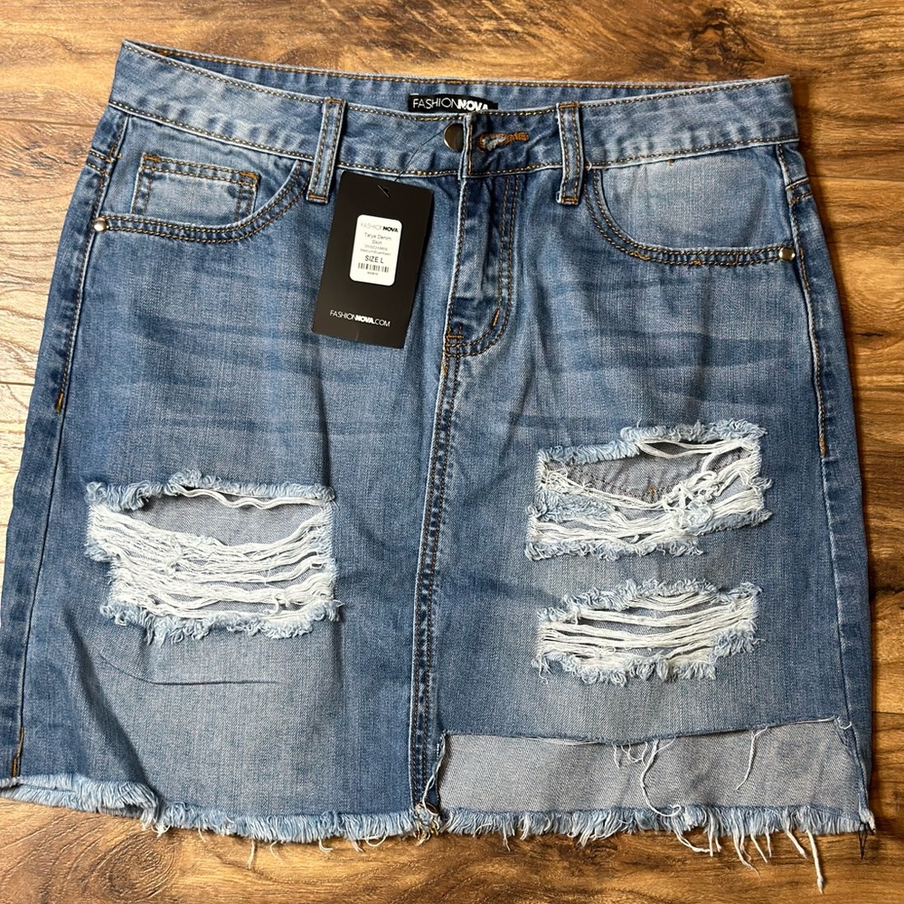 FASHION NOVA Distressed Denim Skirt Large
